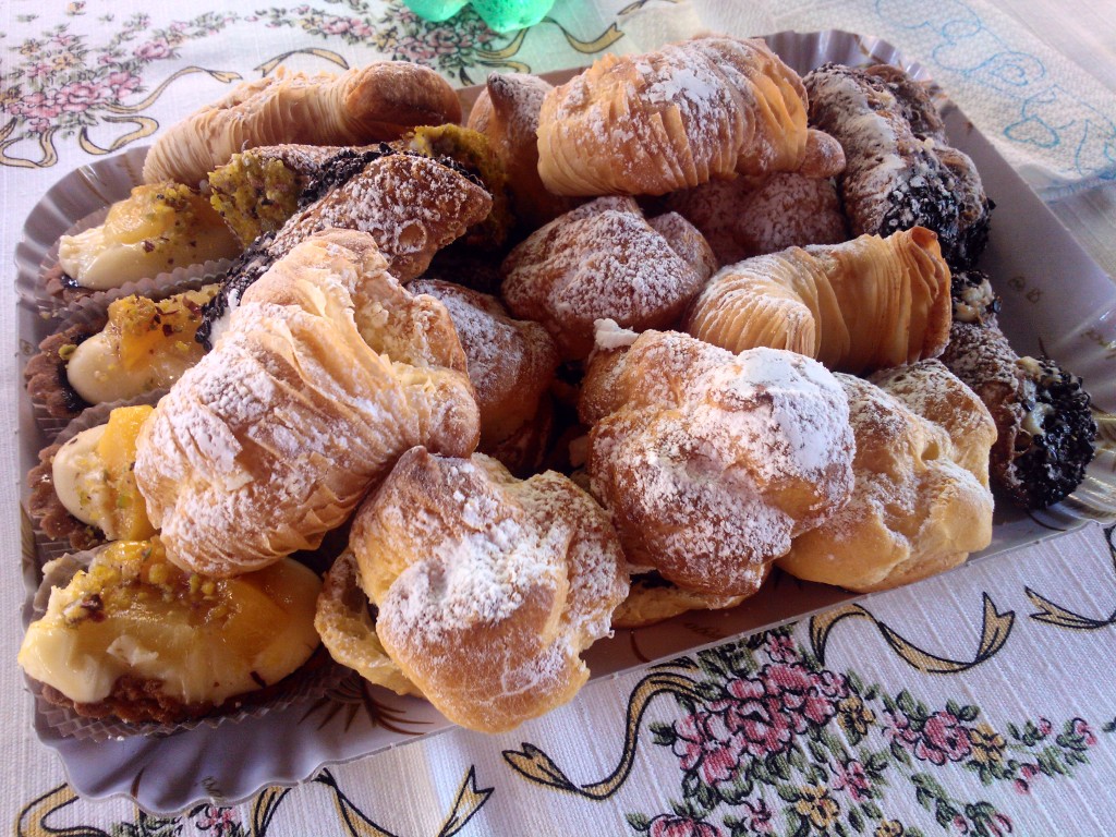 Sicily sweets food cannoli