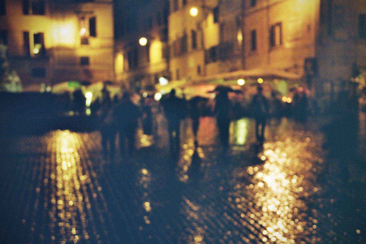 Roma Pantheon rain night