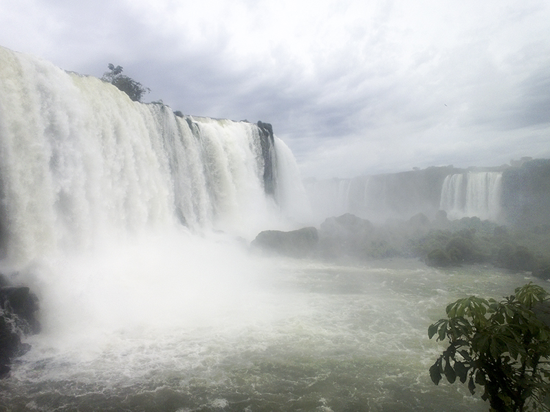 Iguazu falls brasilian side garganta do diablo