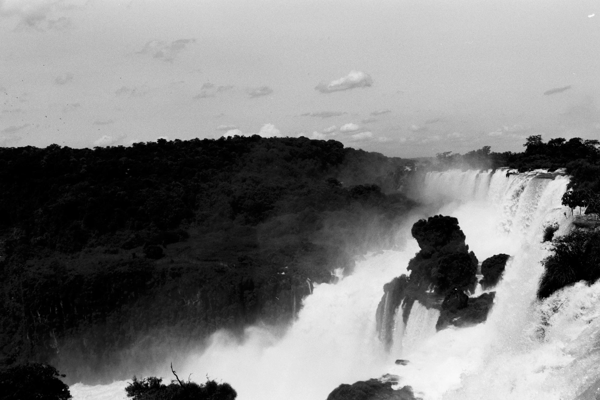 iguazu falls bw national park