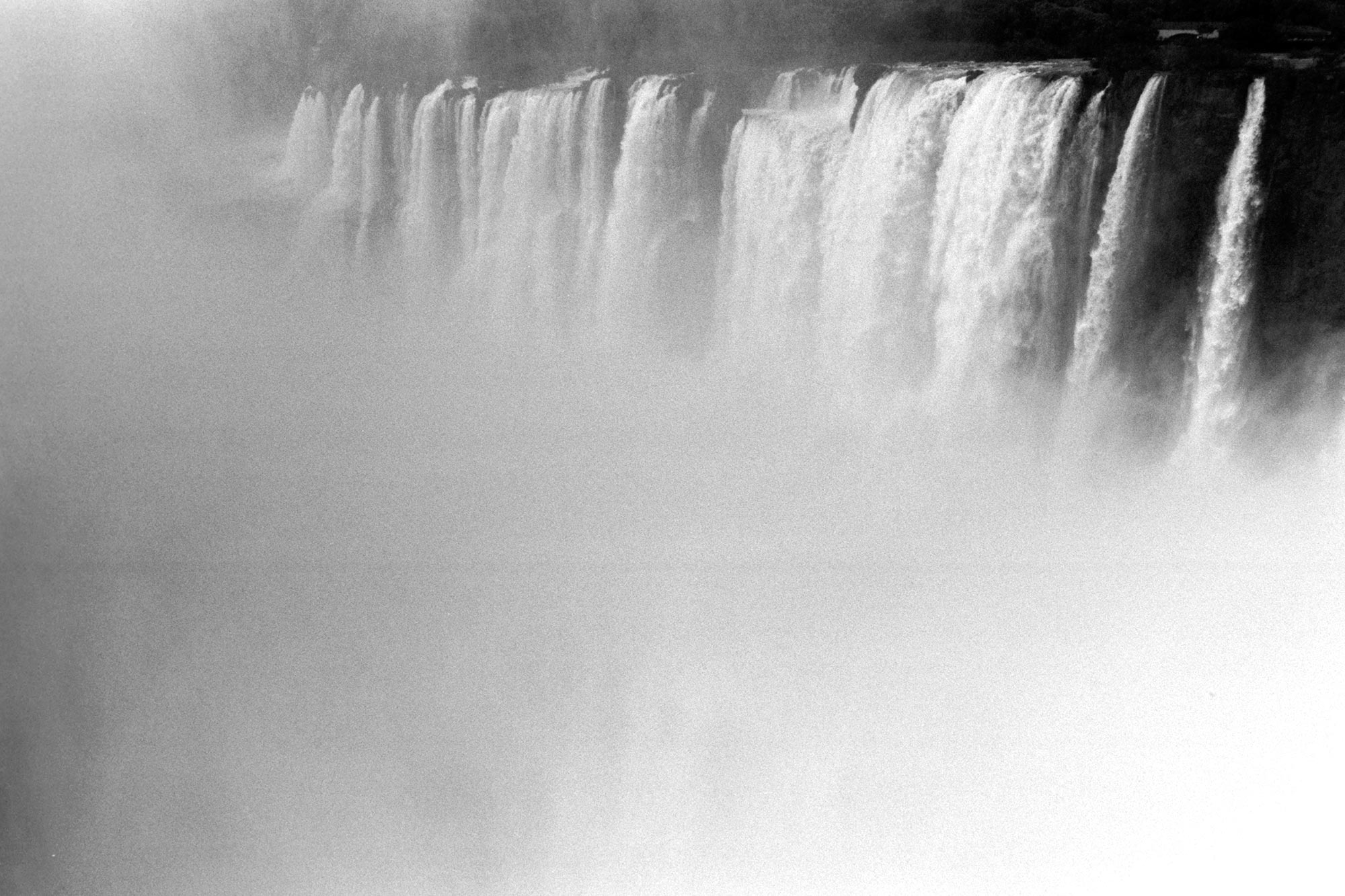 iguazu falls bw vapor garganta del diablo