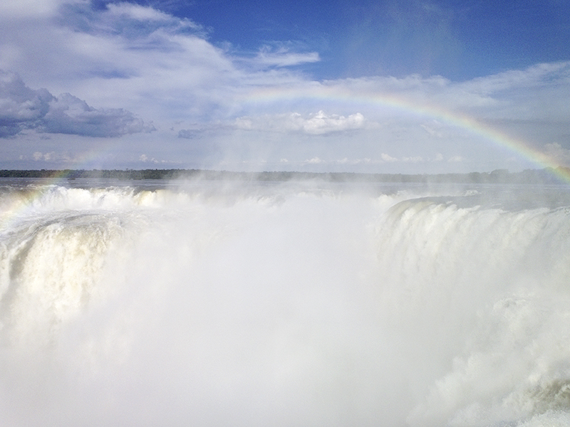 Iguazu falls garganta del diablo vapor rainbow colors