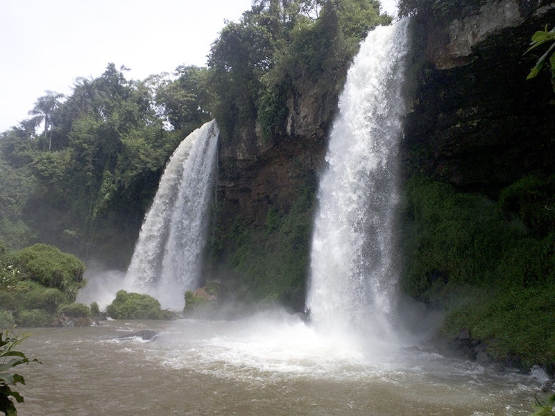 Iguazu falls salto dos hermanas twins falls