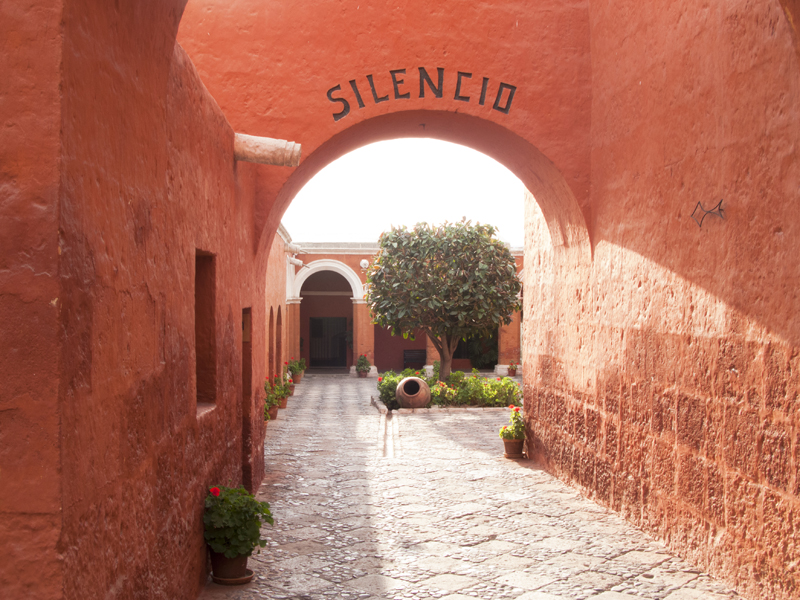 Peru Arequipa Monasterio de Santa Catalina de Siena entrance silence red