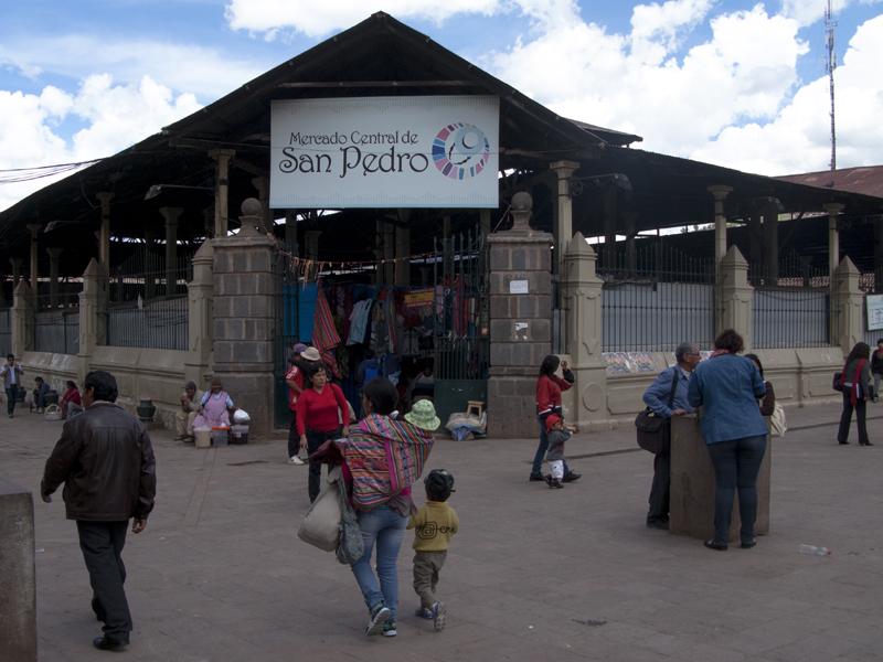 Peru cusco Mercado Central de San Pedro wool entrance