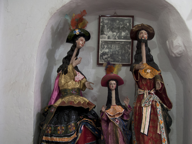 Peru cusco Museo galeria Hilario Mendivil holy family