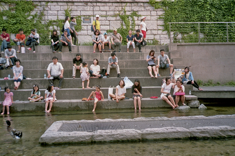 IMG_IMG_South Korea Seoul Cheonggyecheon stairs people