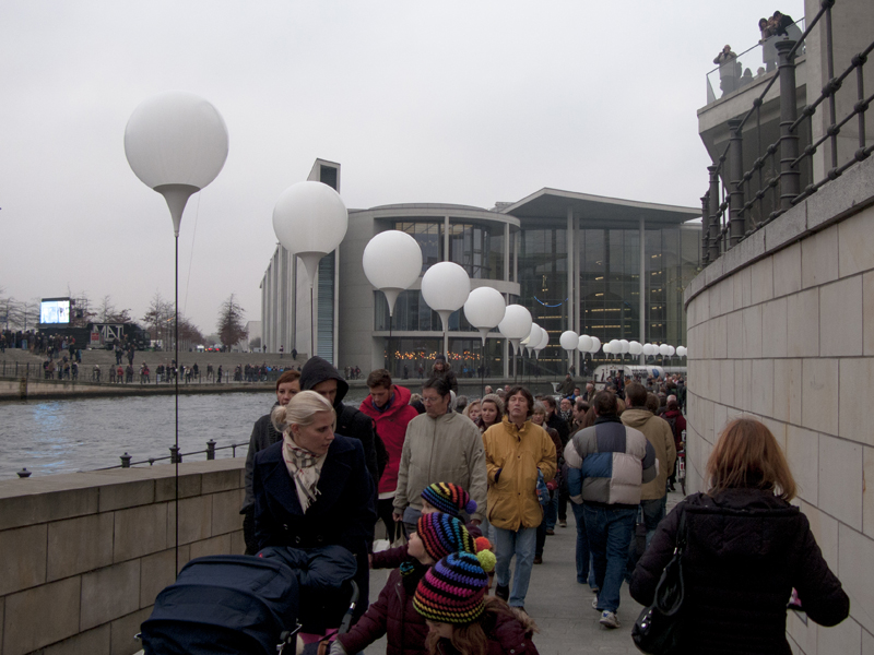 Berlin Lichtgrenze 2014 mauer fall spree kids