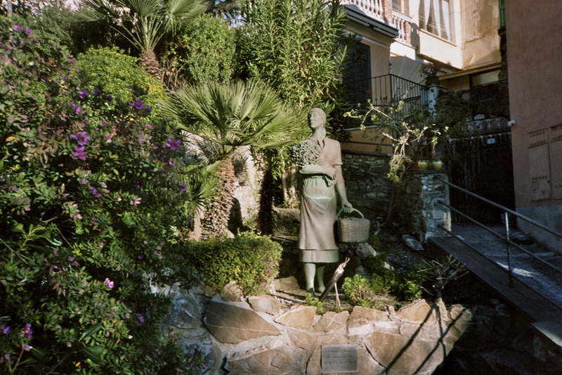 San lorenzo al Mare statue village