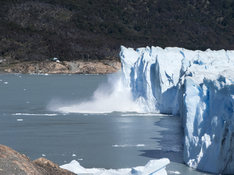 Argentina patagonia Calafate Perito Moreno falling ice