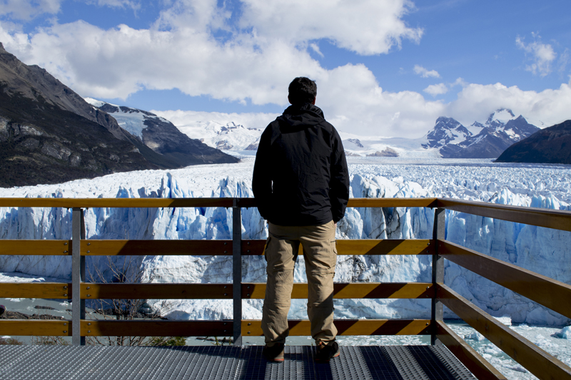 Argentina patagonia Calafate Perito Moreno man