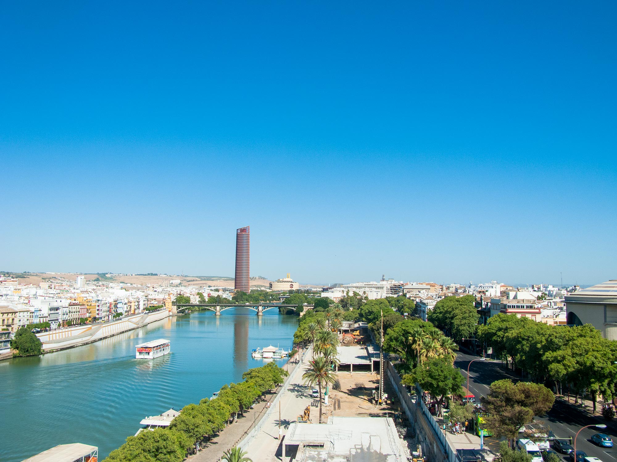 Sevilla torre de oro view river