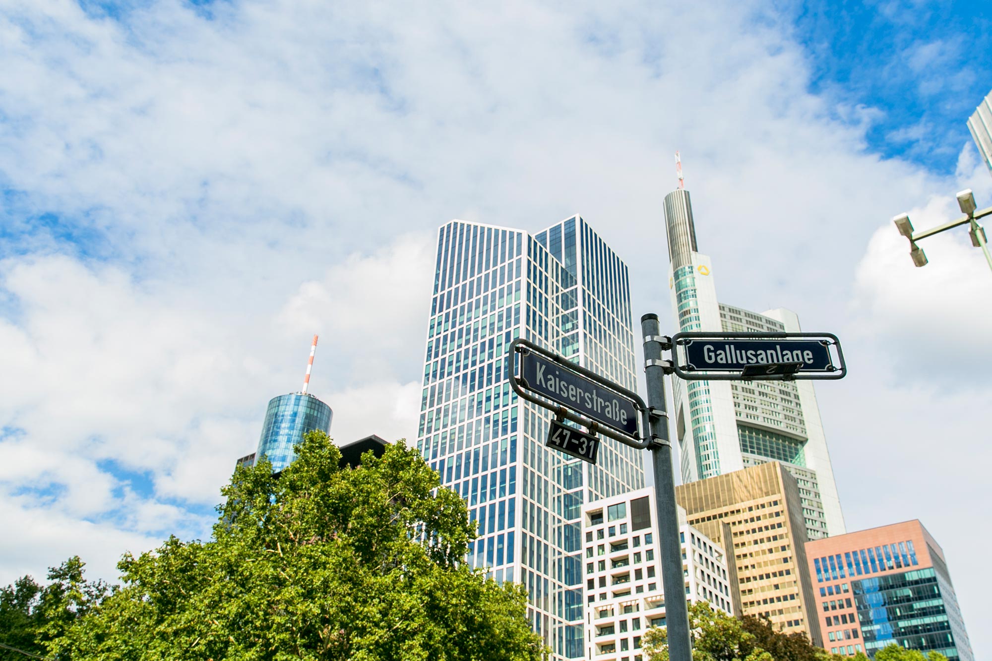 mainhattan streets frankfurt