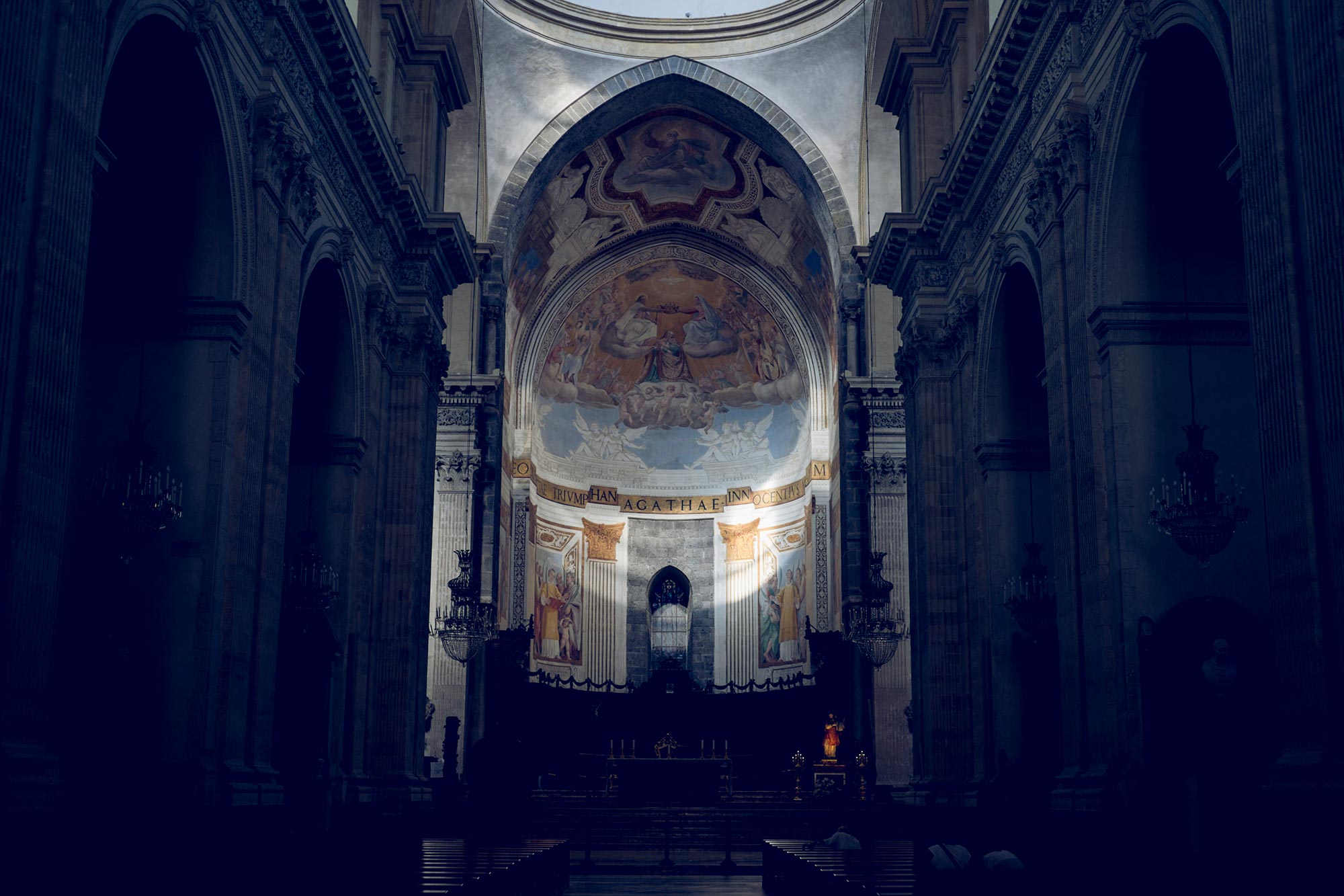 italy-sicilia-catania-duomo-interior