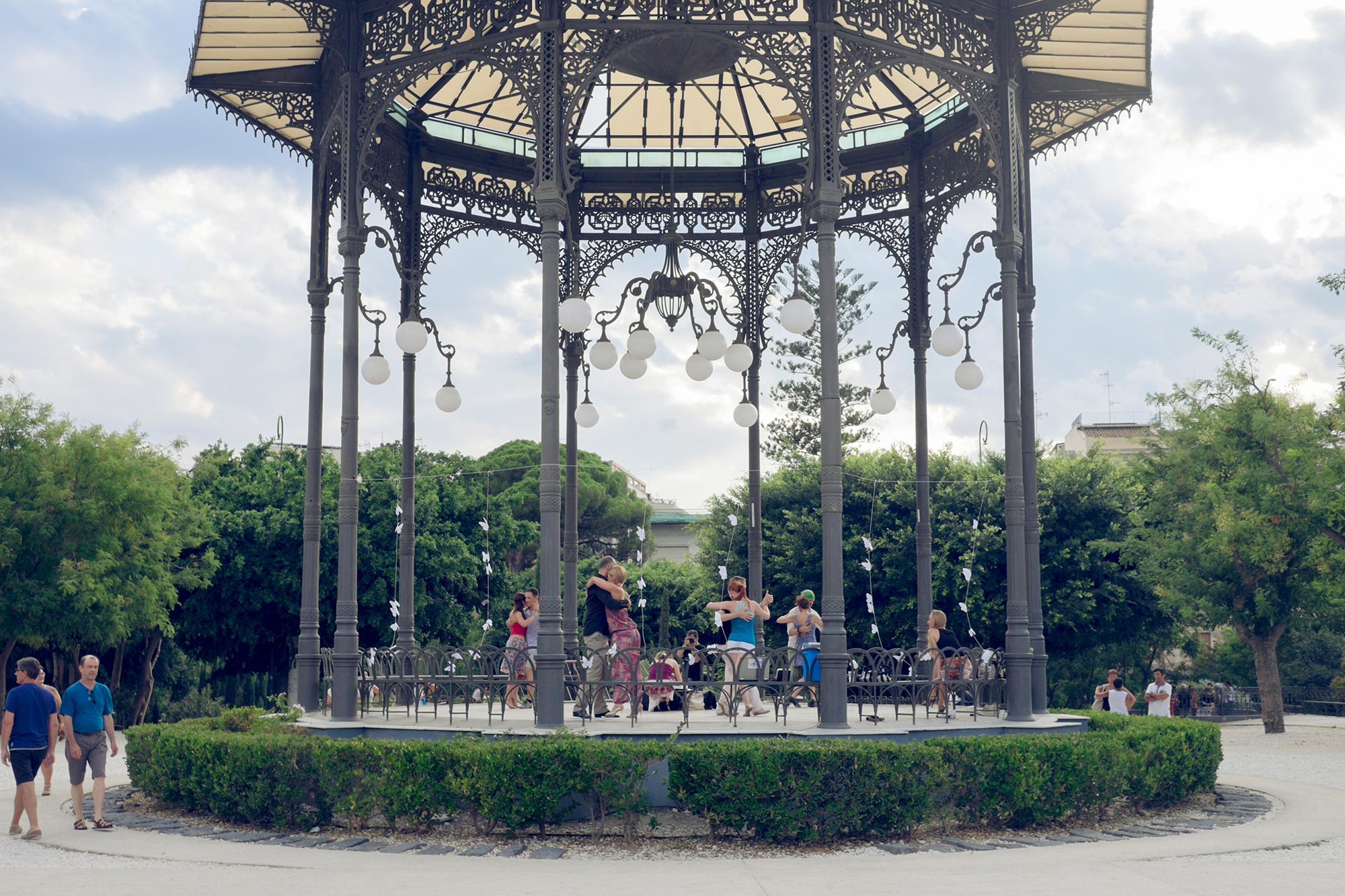 italy-sicilia-catania-giardino-bellini-tango-lesson