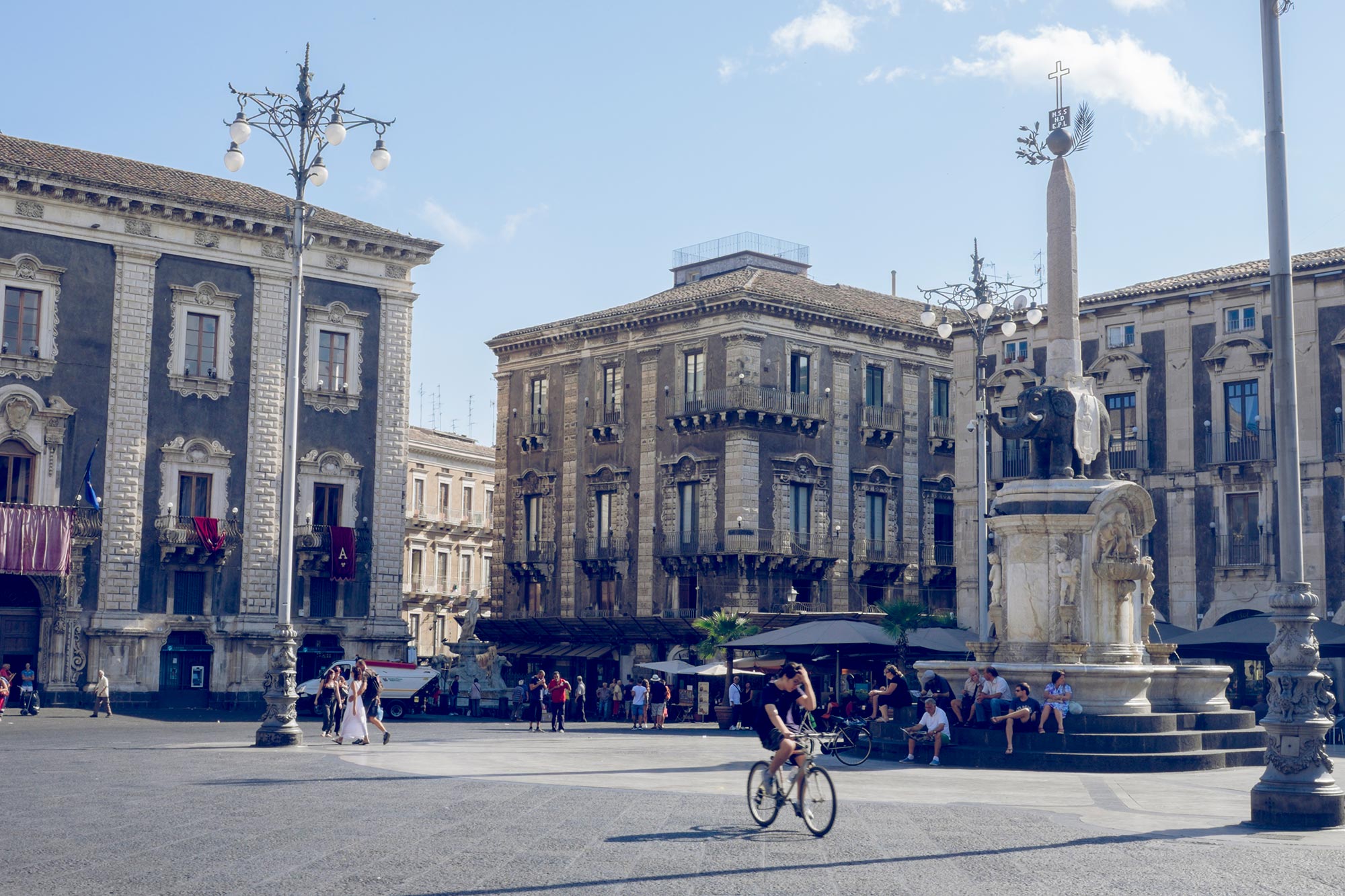 italy-sicilia-catania-piazza-duomo