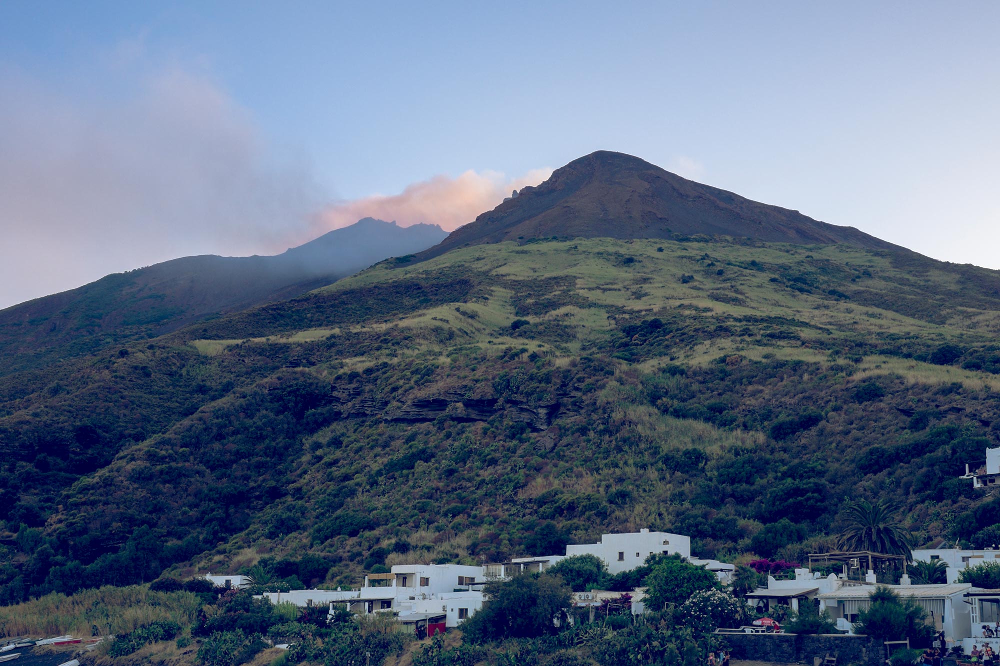 italy-sicilia-eolie-stromboli-volcano-ray1