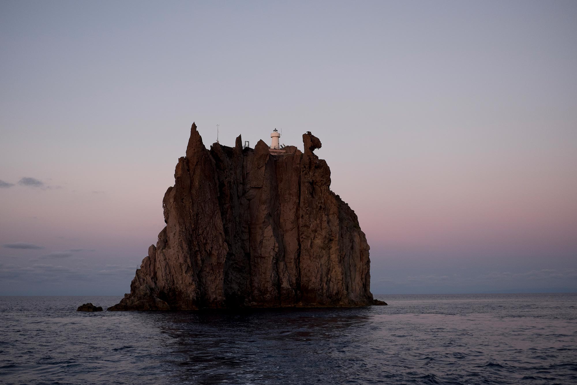 italy-sicilia-eolie-strombolicchio-sunset12