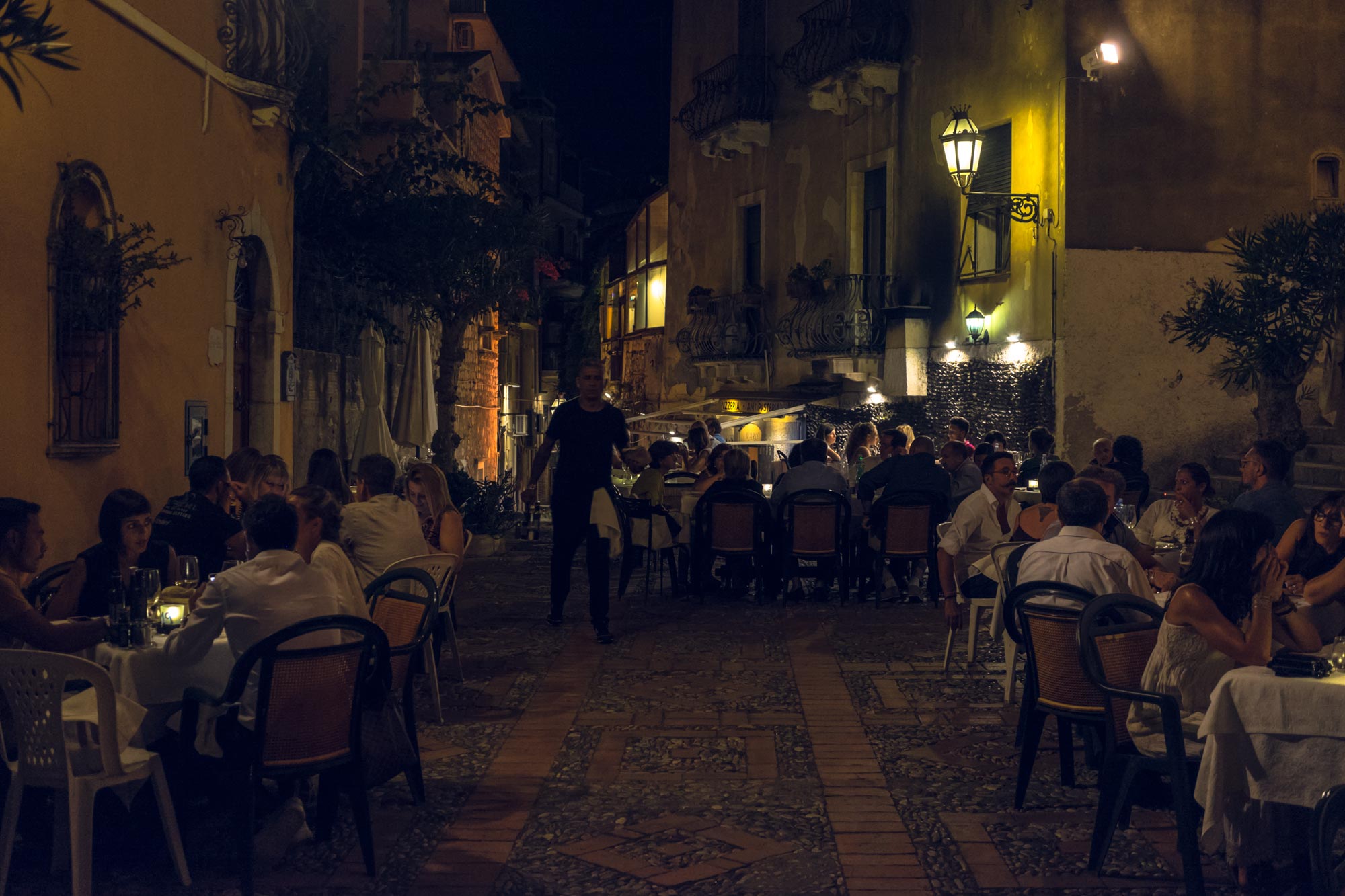 italy-sicilia-taormina-night3