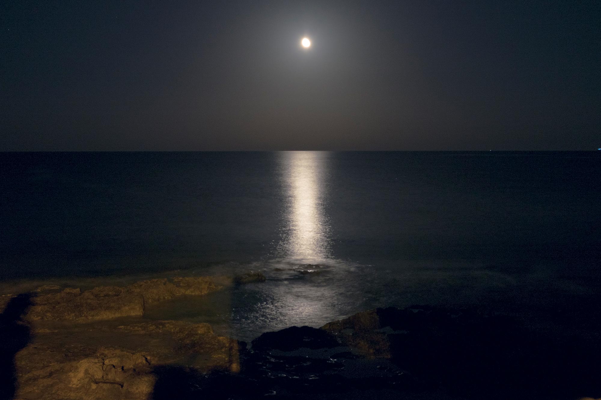 italy-sicilia-marzamemi-sea-moon